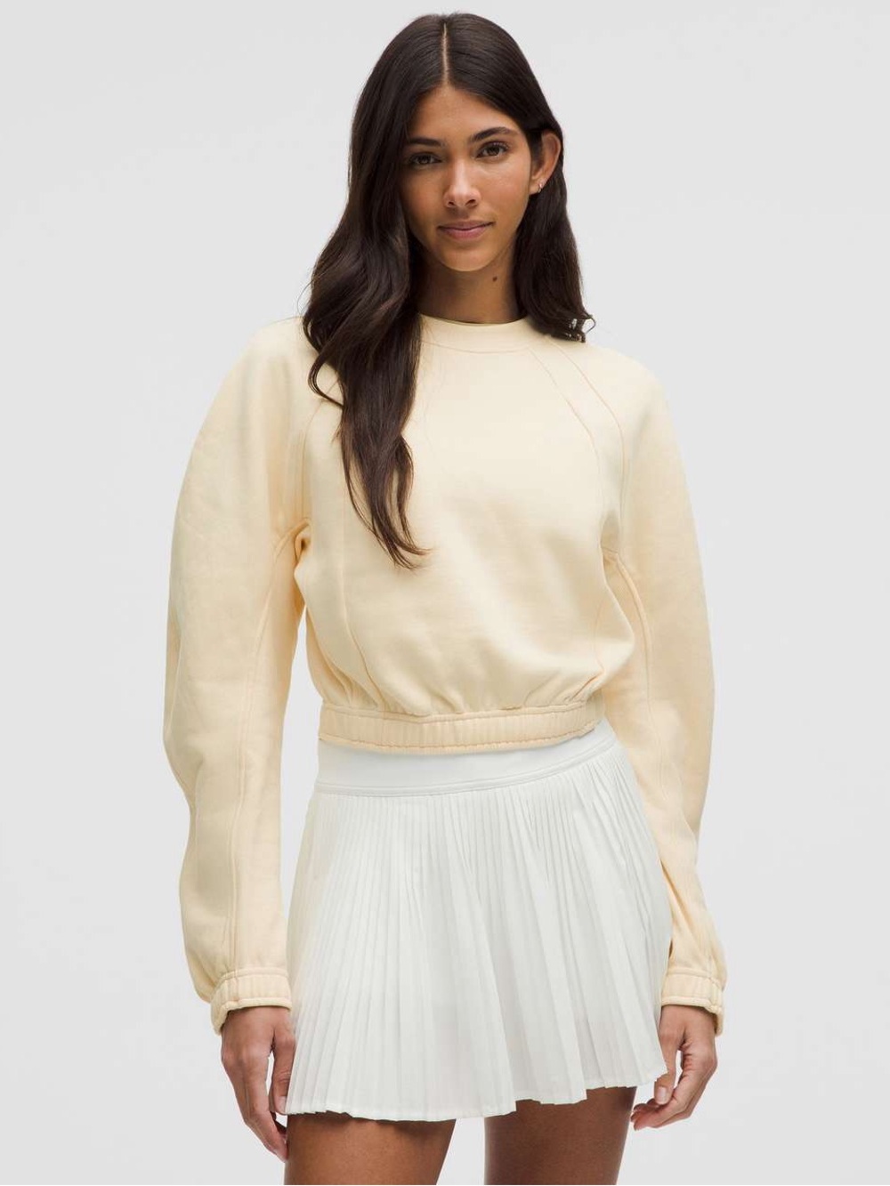 Lululemon Scuba Cropped Relaxed Crewneck
Butter Cream size 8
